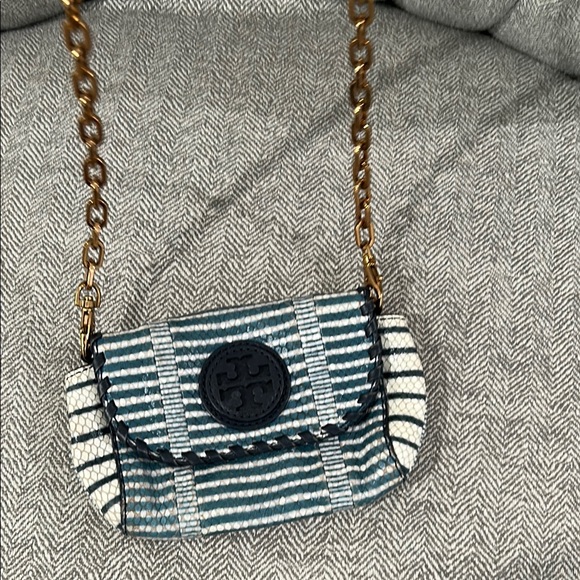 Tory Burch navy blue and White Crossbody Bag with Gold Chain - Picture 2 of 8